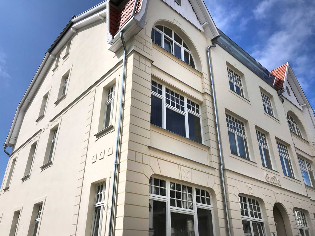 In neuem Glanz erstrahlt: die Firmenzentrale Villa Gerda in Bansin nach der Grundsanierung.